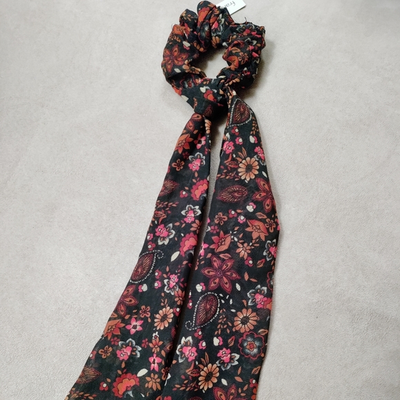 NWT Francesca's floral scarf hair ties - Picture 2 of 5
